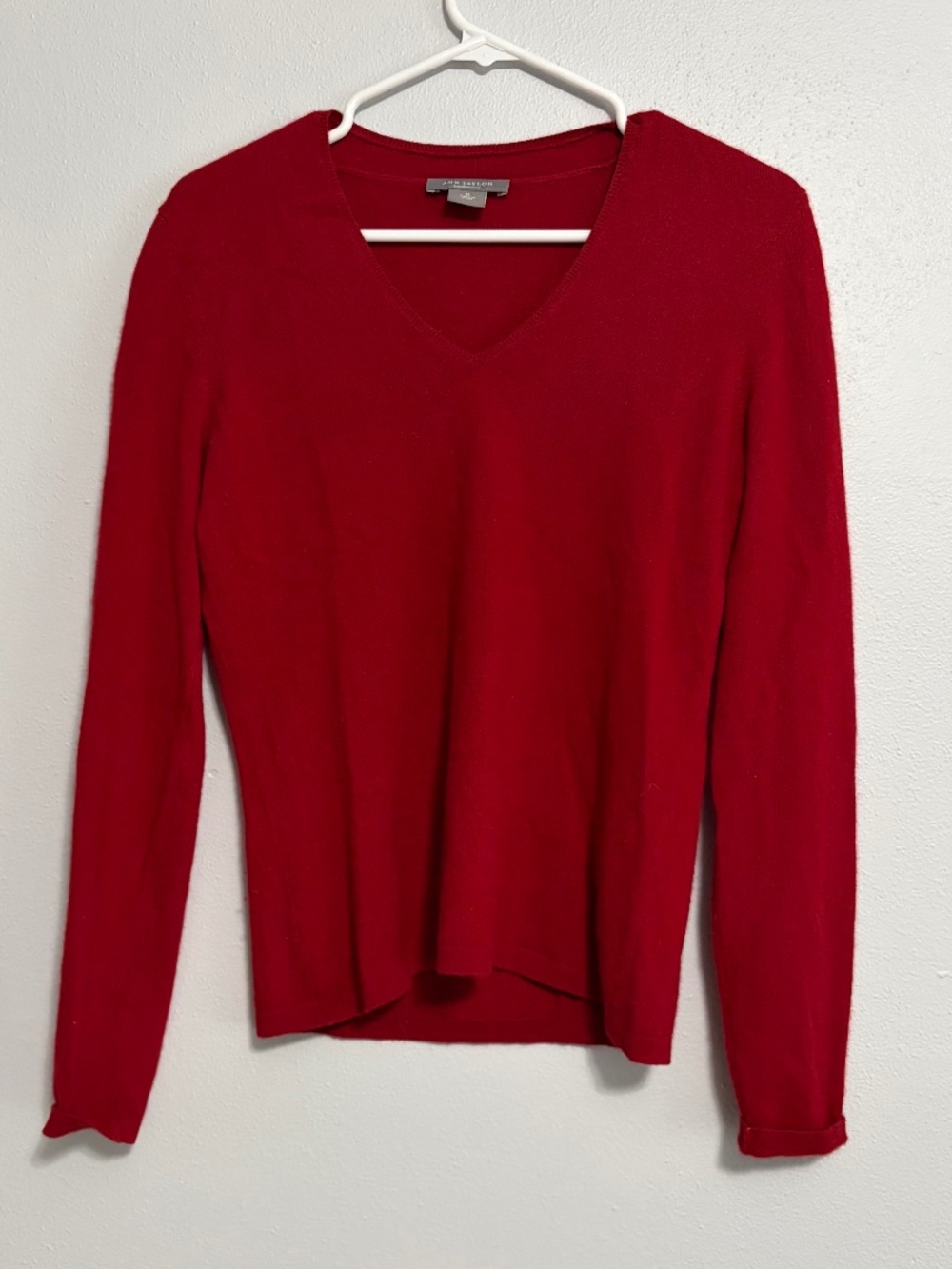 Ann Taylor Red Cashmere V-Neck Sweater Size M